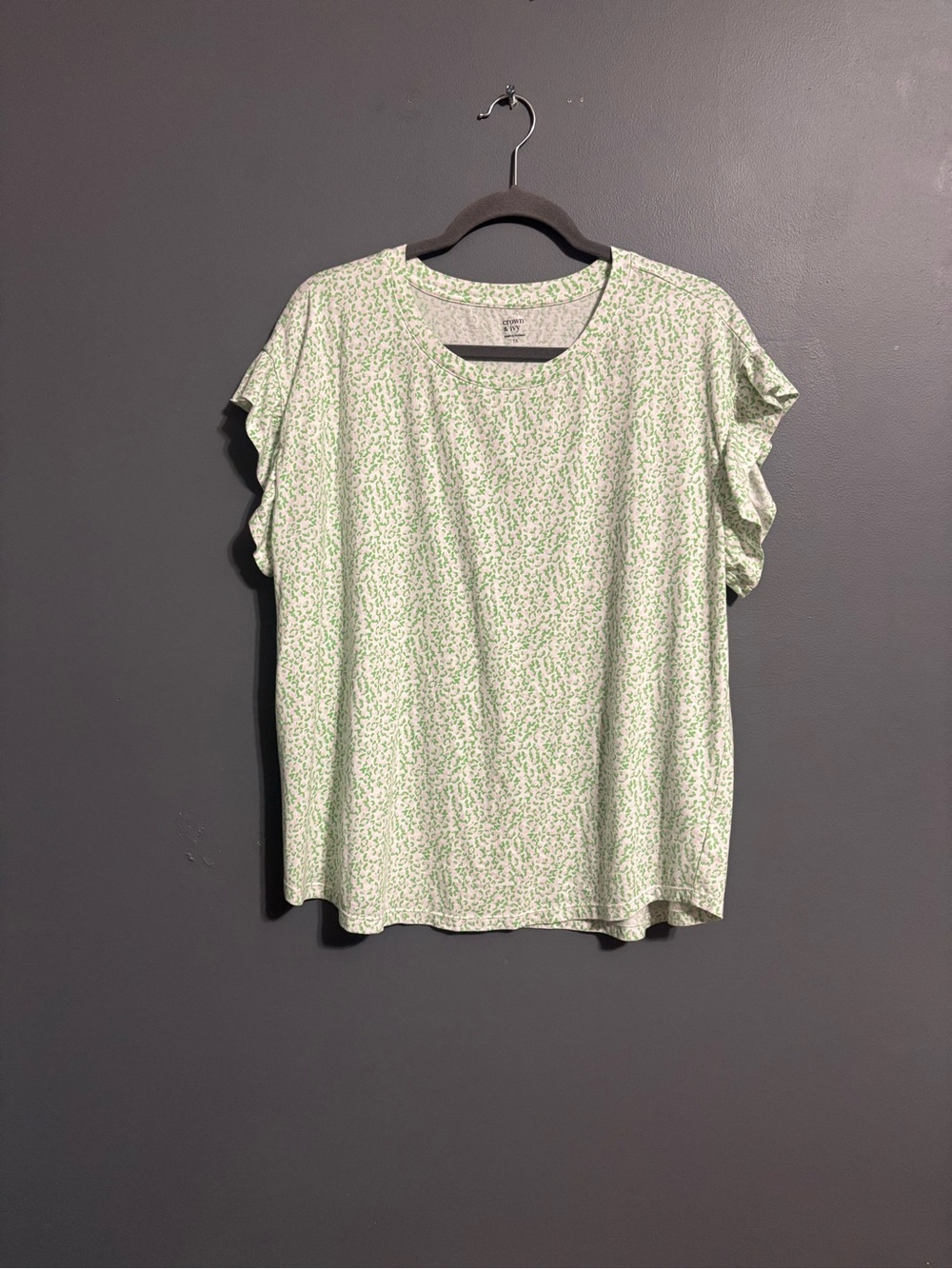 Crown & Ivy White & Green floral coastal preppy Ruffle Sleeve tee Women’s 1X